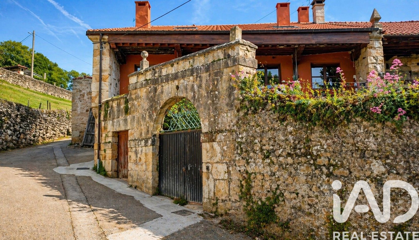 Townhouse in Corvera de Toranzo, Cantabria, Spain 4 bedrooms, 576 sq.m. No. 172553