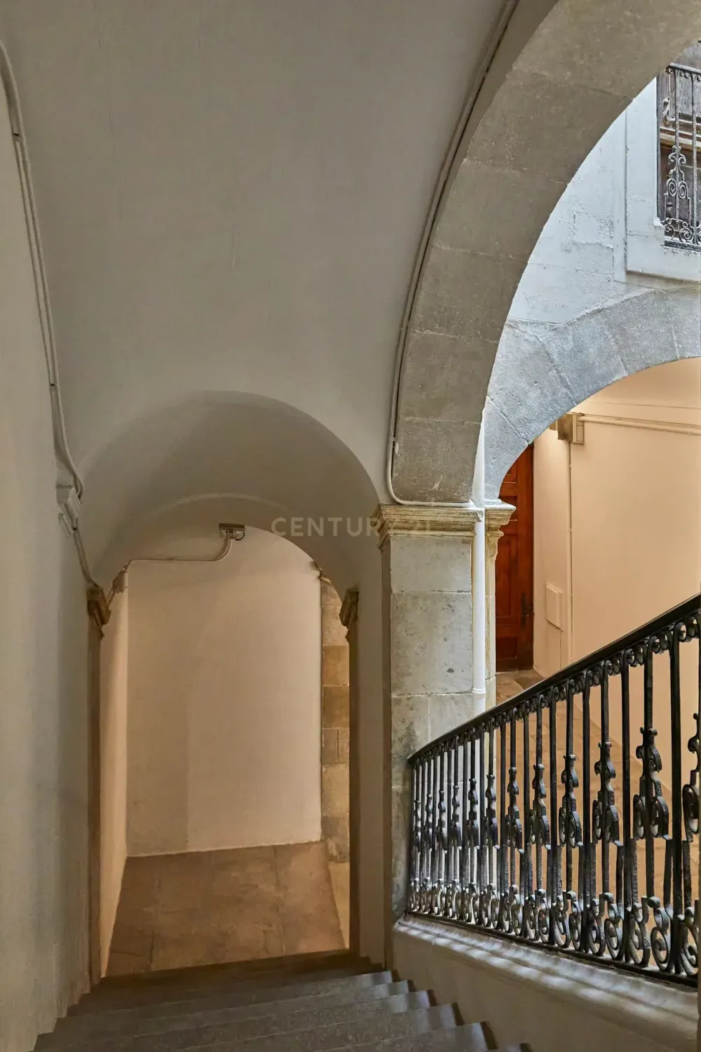 Oficina en Barcelona, España 7 dormitorios, 512 m2 No. 181311