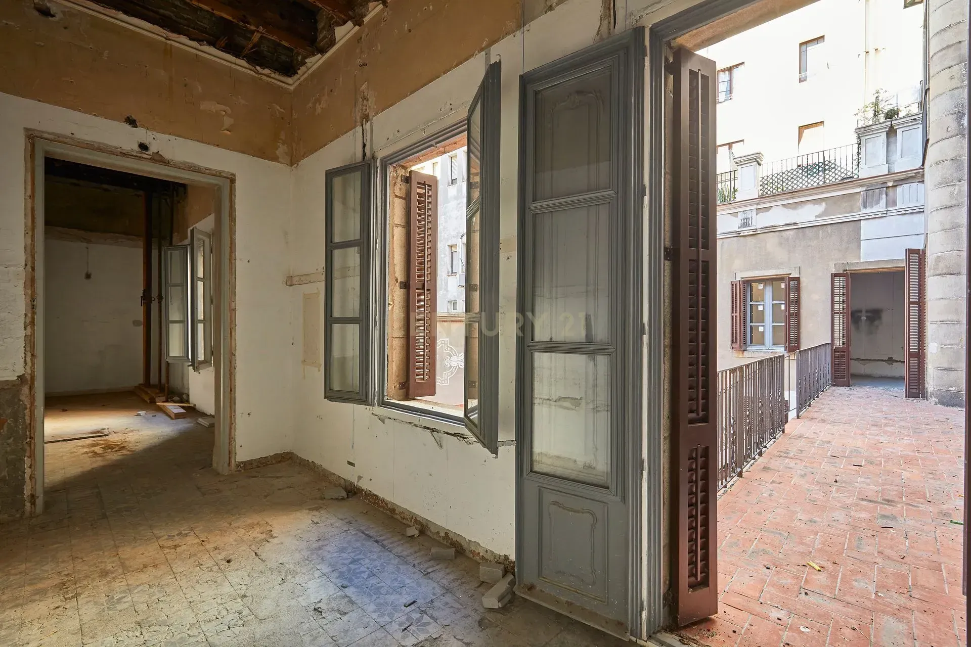 Oficina en Barcelona, España 7 dormitorios, 512 m2 No. 181311