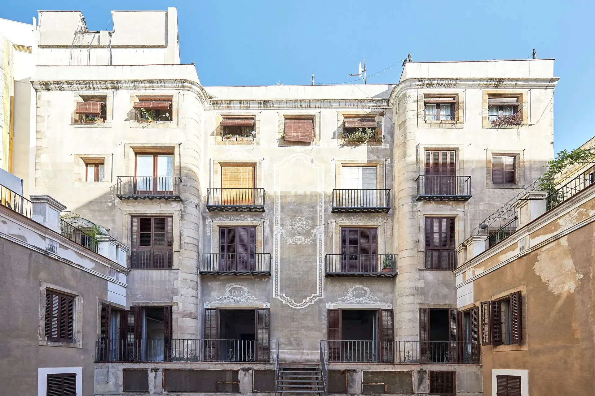 Oficina en Barcelona, España 7 dormitorios, 512 m2 No. 181311