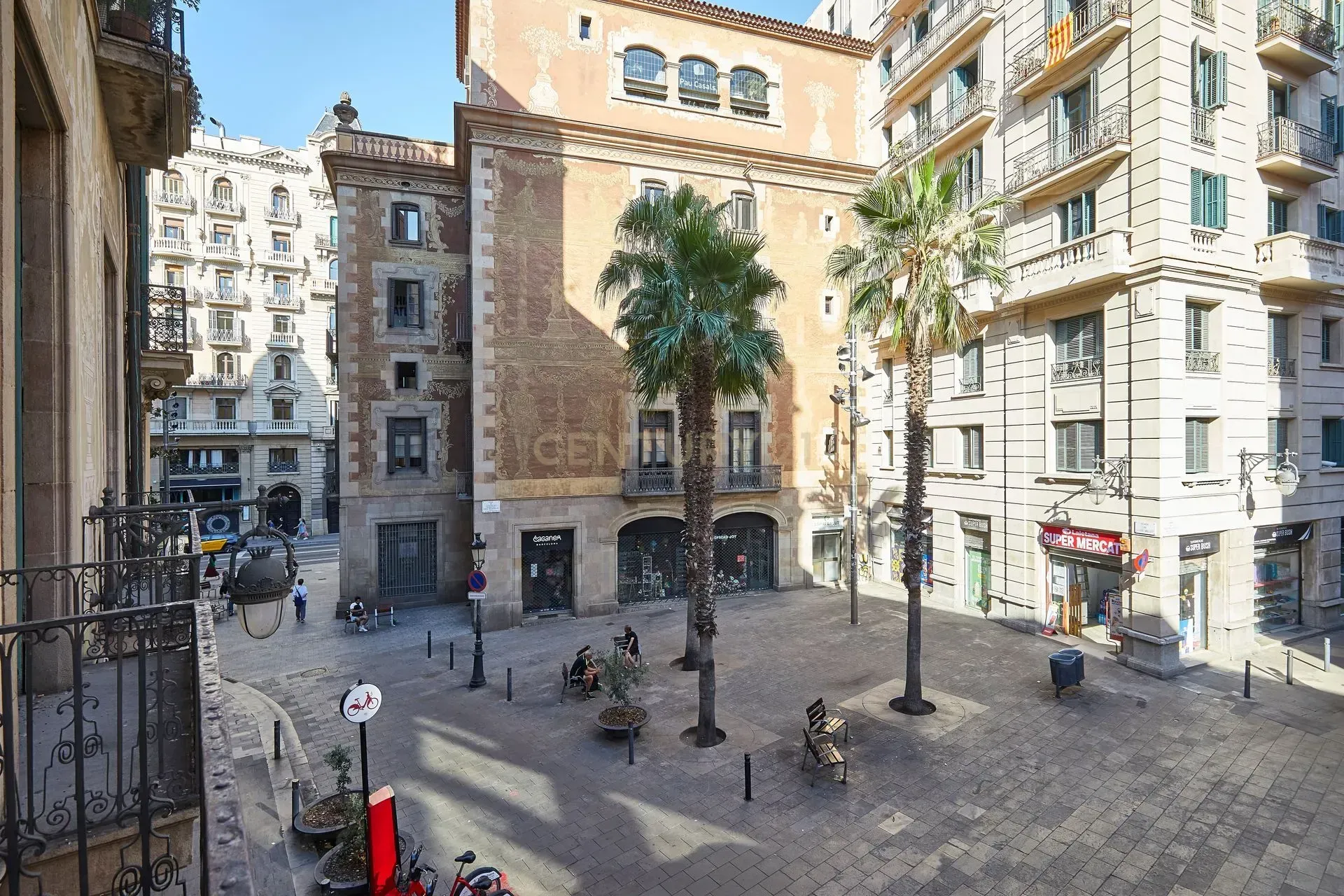 Oficina en Barcelona, España 7 dormitorios, 512 m2 No. 181311