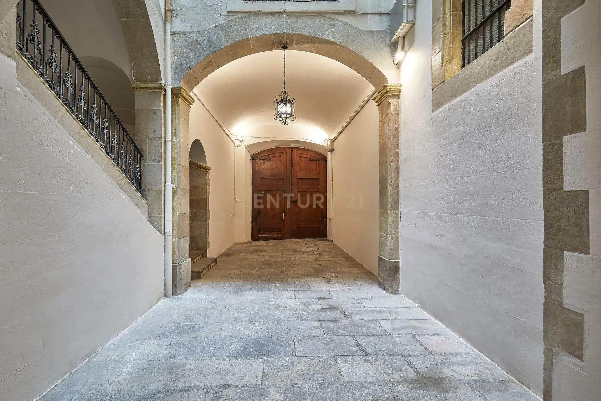 Oficina en Barcelona, España 7 dormitorios, 512 m2 No. 181311