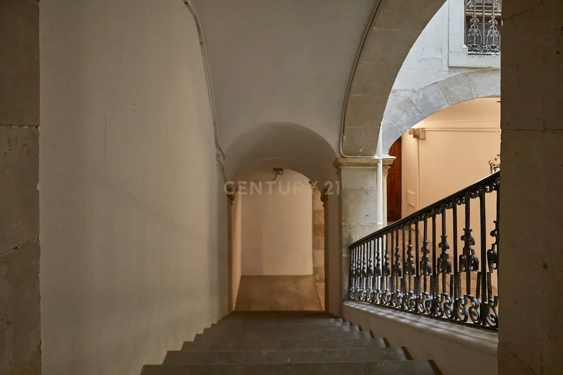 Oficina en Barcelona, España 7 dormitorios, 512 m2 No. 181311