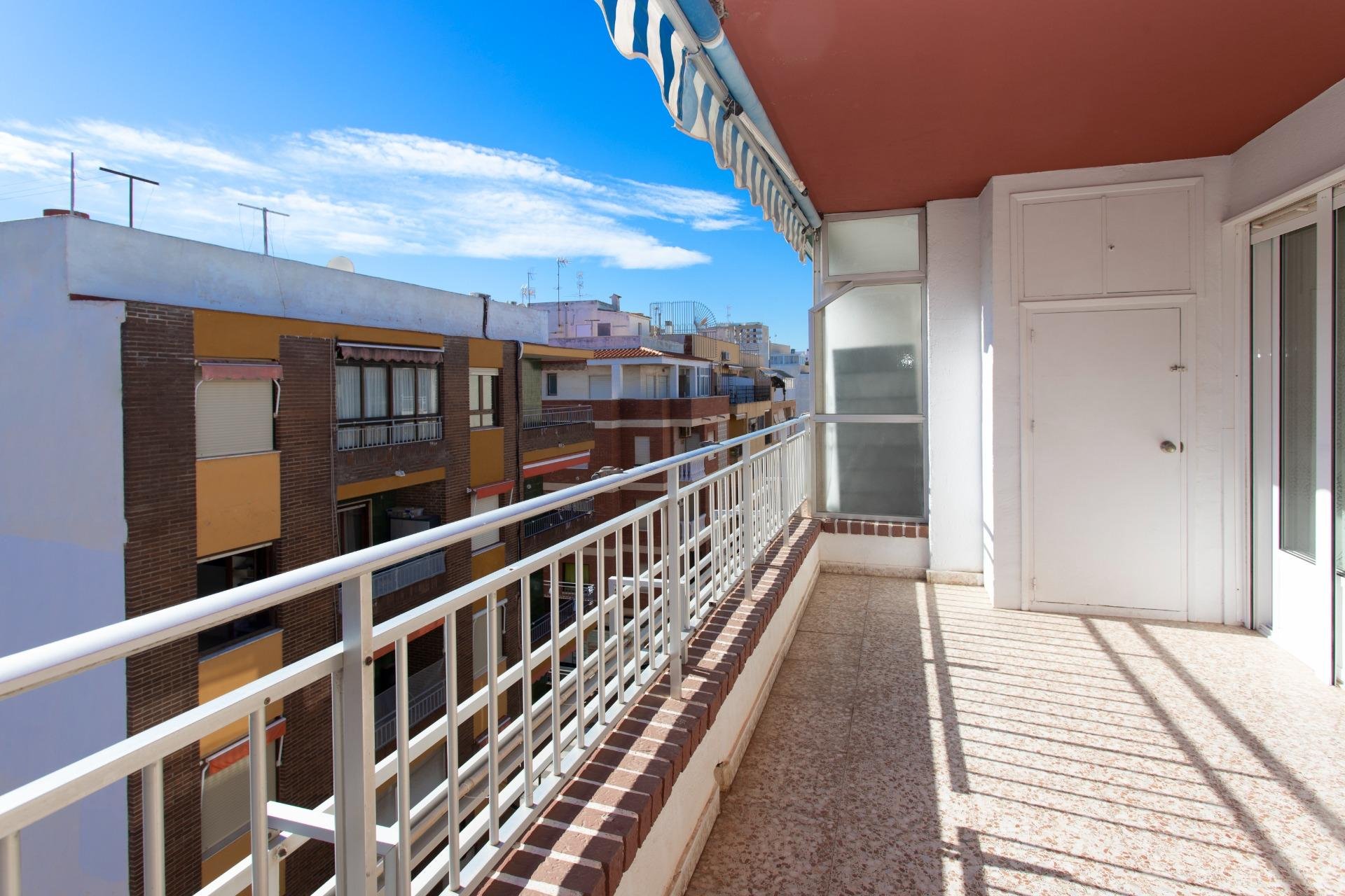 Appartamento a Torrevieja, Alicante, Spagna 3 camere da letto, 88 mq. N° 152082