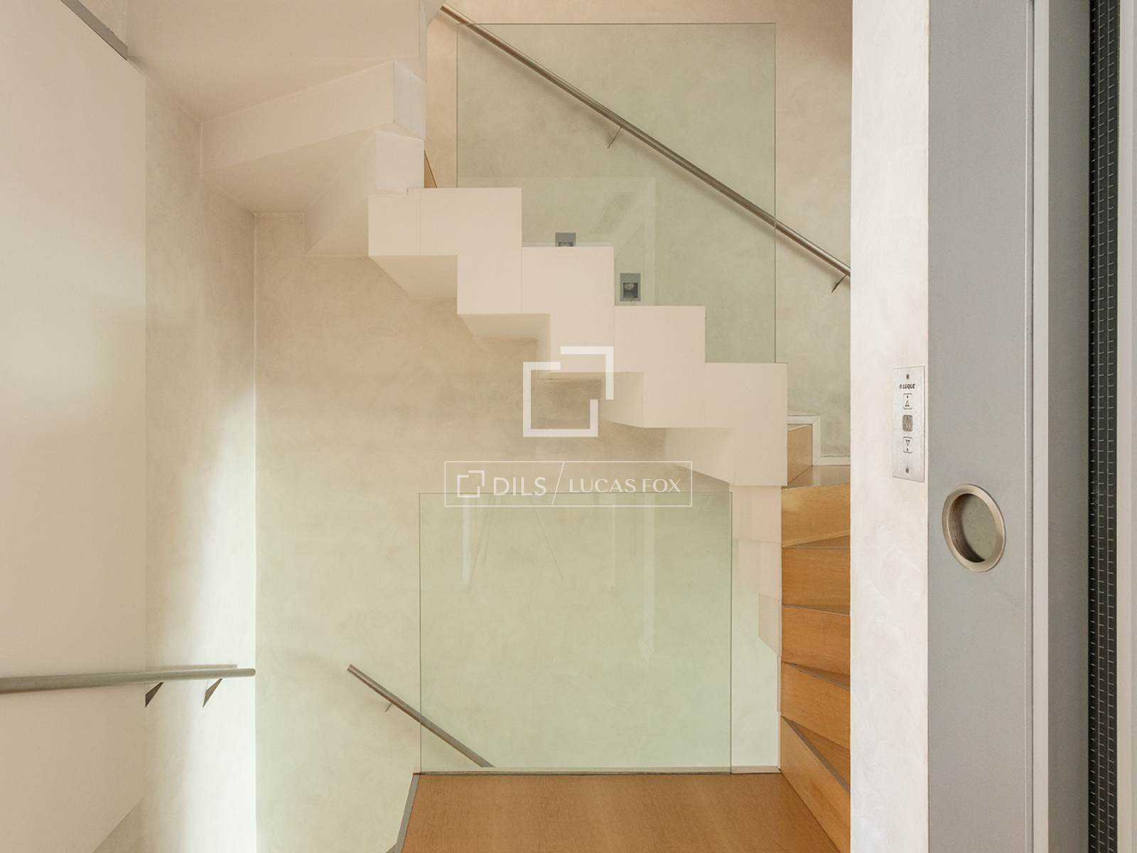 Villa in Barcelona, Spanien 5 Schlafzimmer, 306 m2 Nr. 192779
