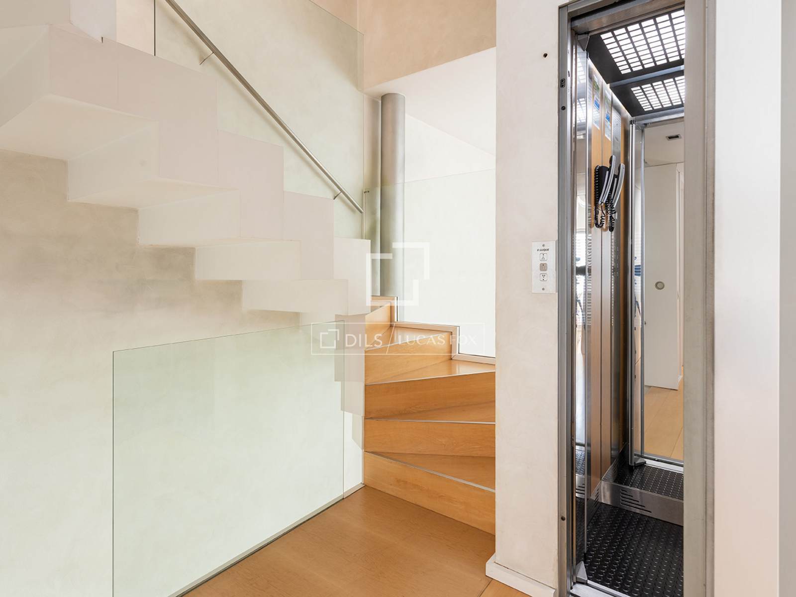 Villa in Barcelona, Spanien 5 Schlafzimmer, 306 m2 Nr. 192779