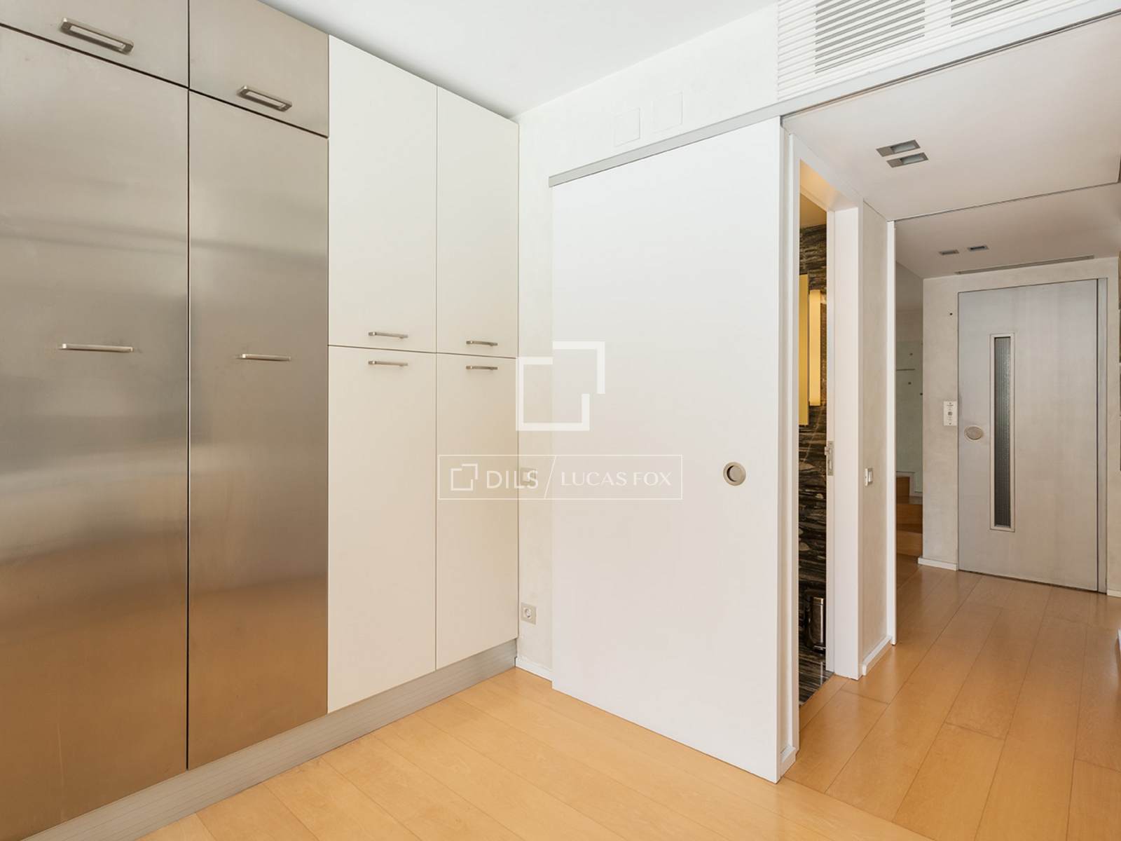 Villa in Barcelona, Spanien 5 Schlafzimmer, 306 m2 Nr. 192779