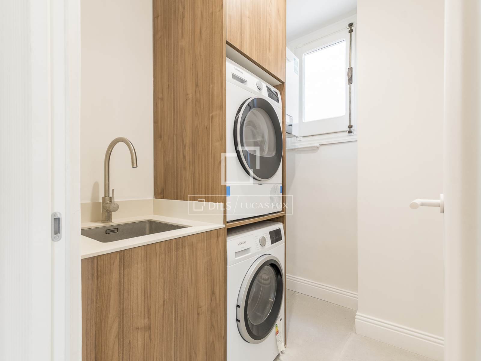 Apartamento en Barcelona, España 4 dormitorios, 224 m2 No. 192784