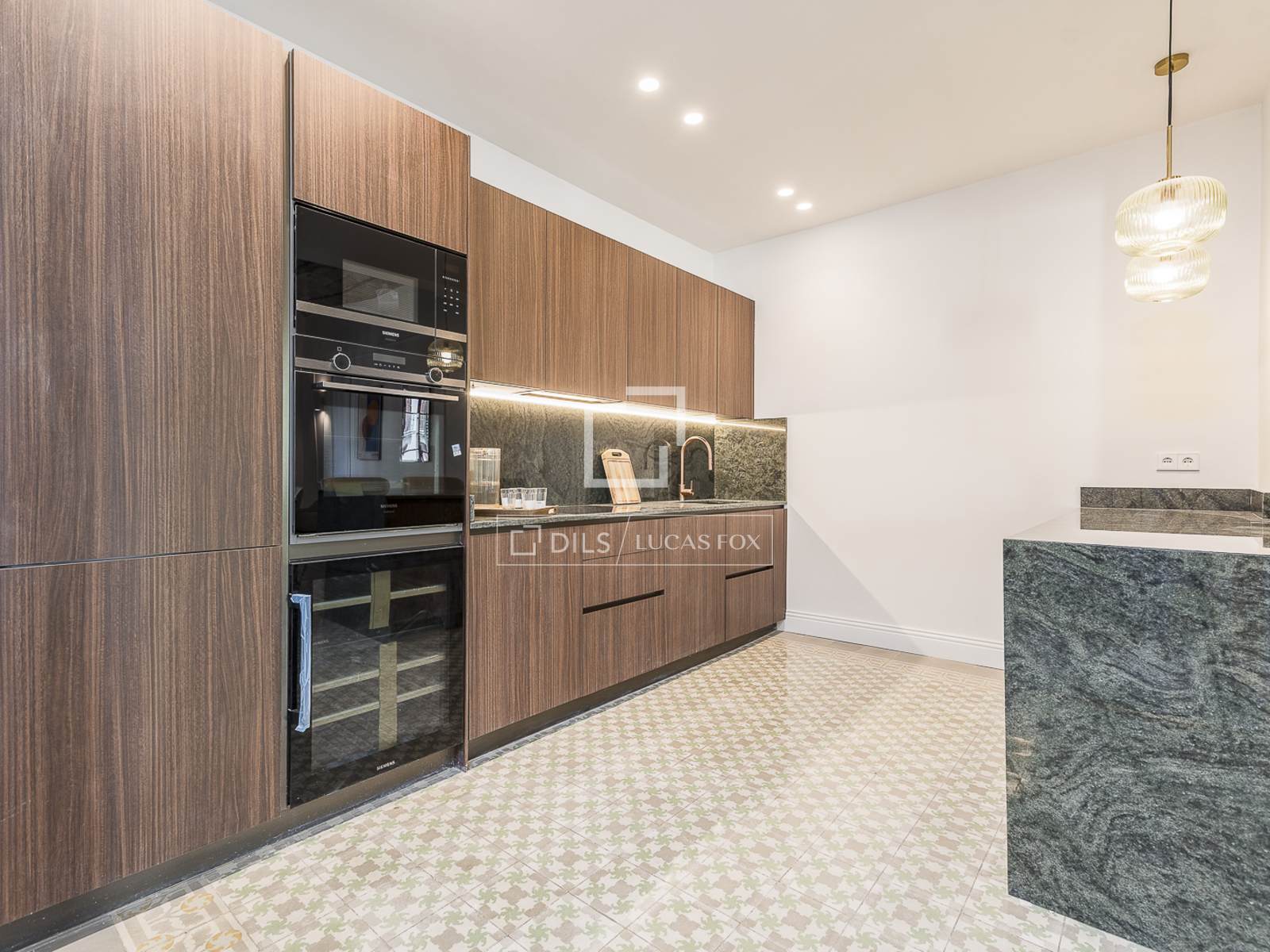 Apartamento en Barcelona, España 4 dormitorios, 224 m2 No. 192784