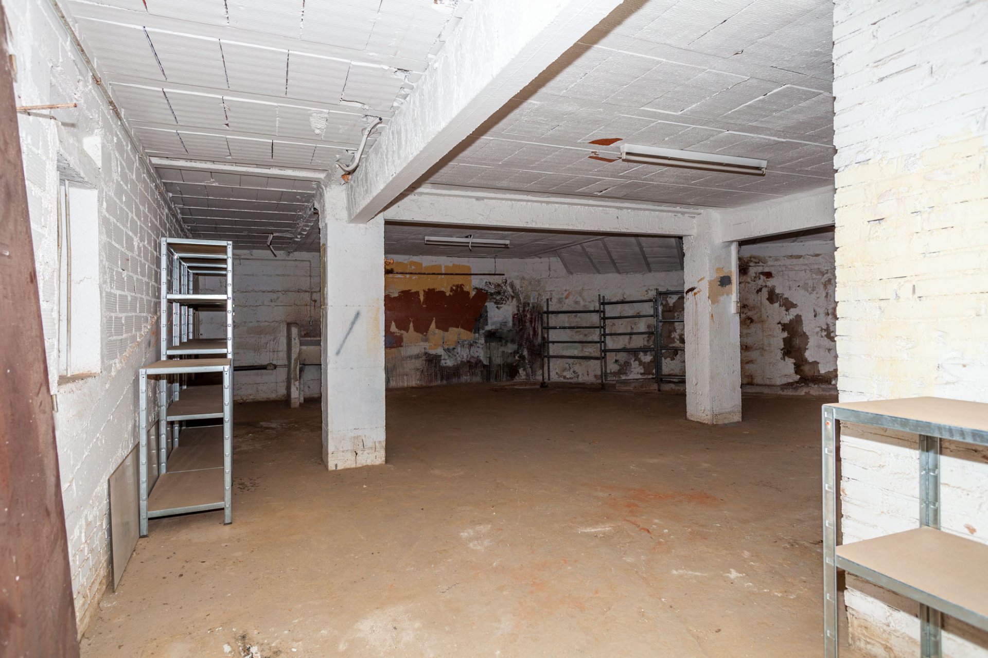 Garage à Pineda de Mar, Barcelona, Espagne 283 m2 No. 167248