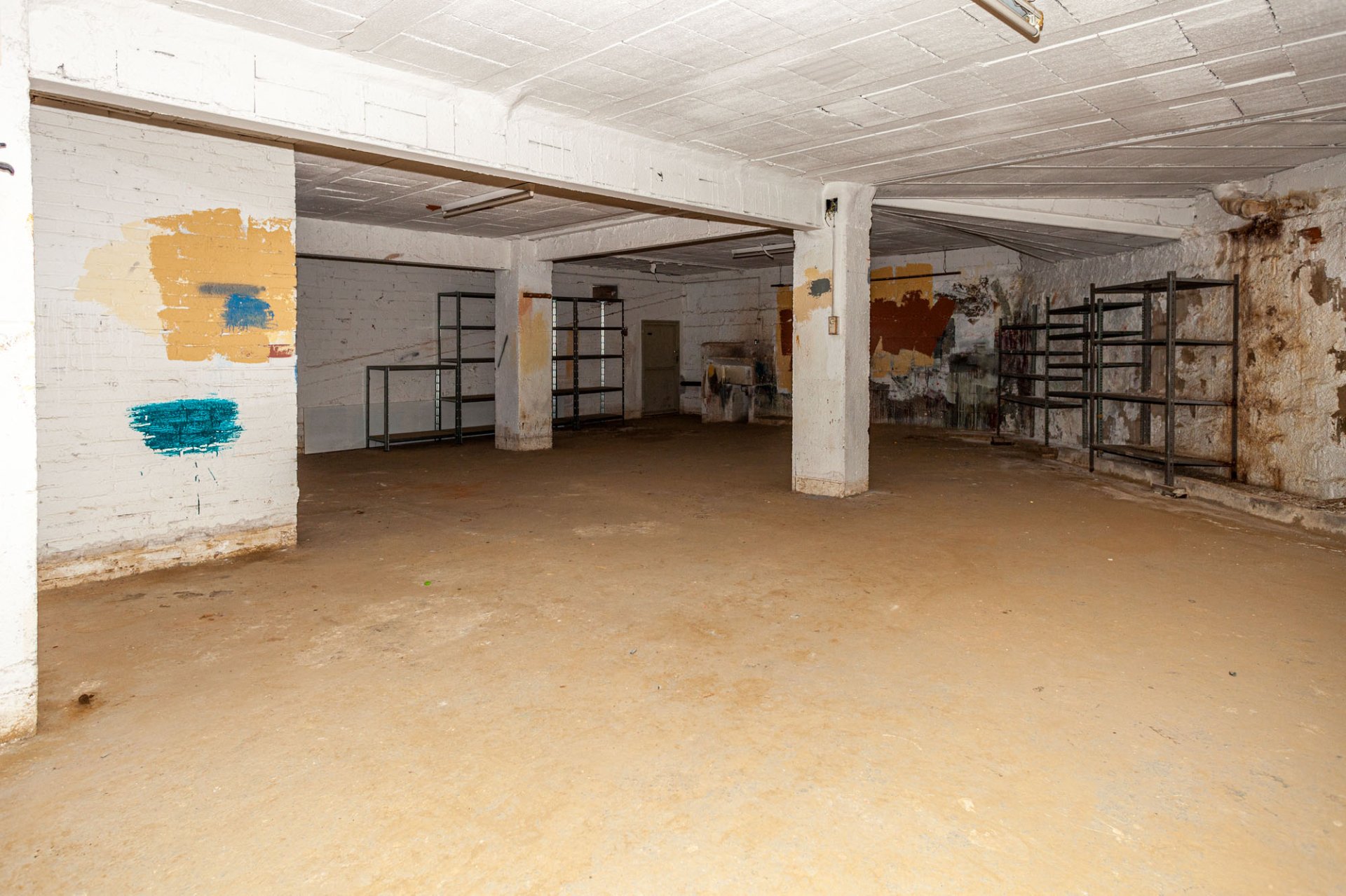 Garage à Pineda de Mar, Barcelona, Espagne 283 m2 No. 167248