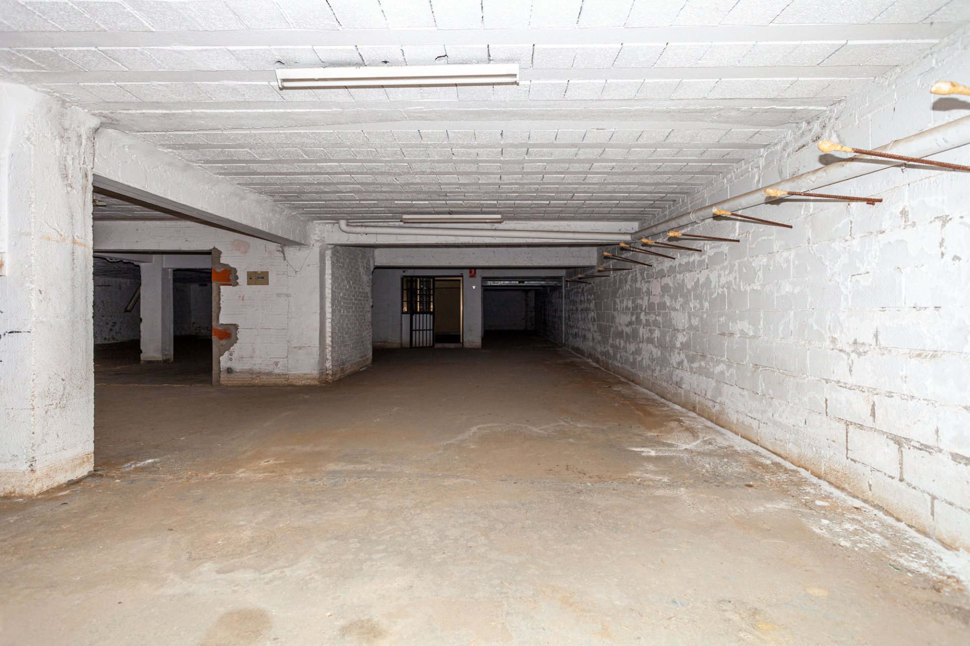 Garage à Pineda de Mar, Barcelona, Espagne 283 m2 No. 167248