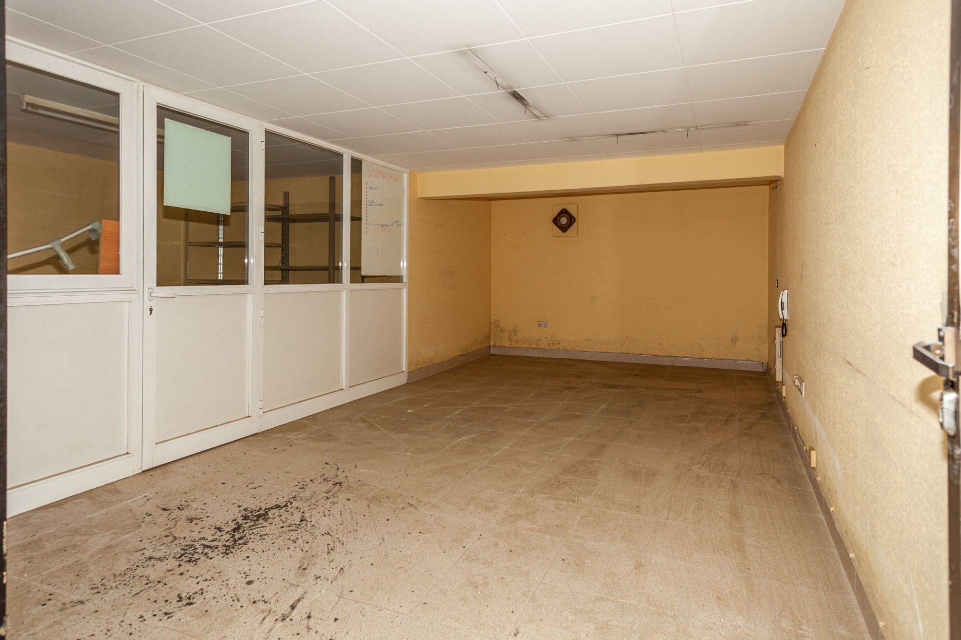 Garage à Pineda de Mar, Barcelona, Espagne 283 m2 No. 167248