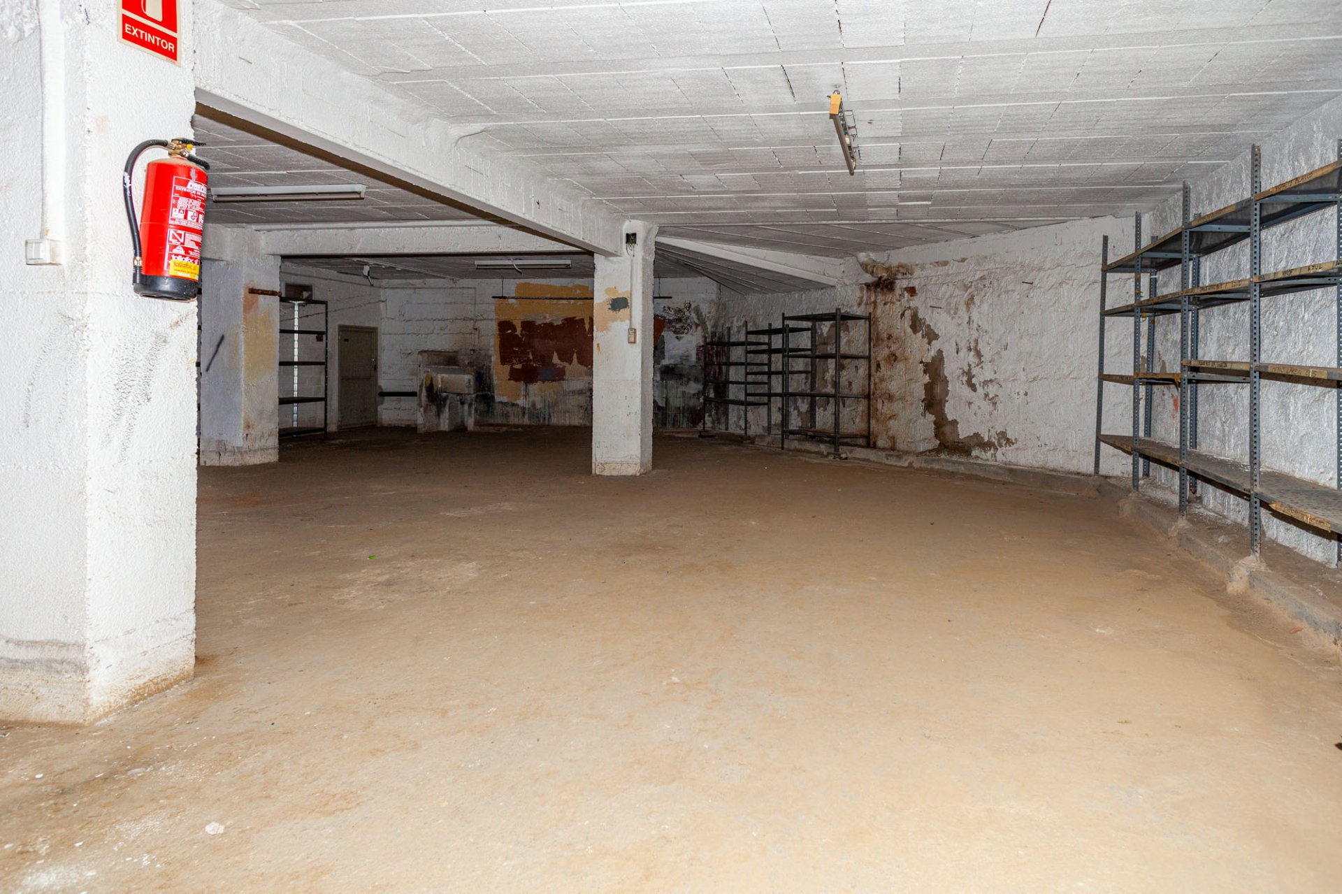 Garage à Pineda de Mar, Barcelona, Espagne 283 m2 No. 167248