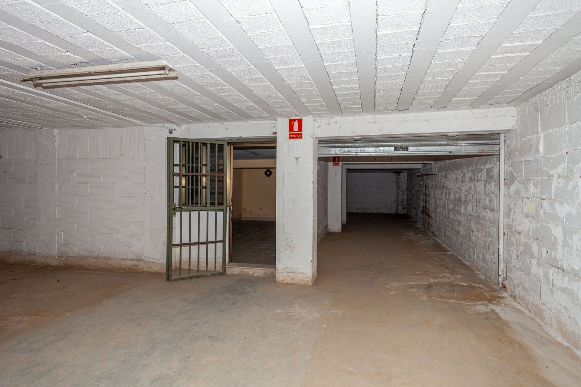 Garage à Pineda de Mar, Barcelona, Espagne 283 m2 No. 167248