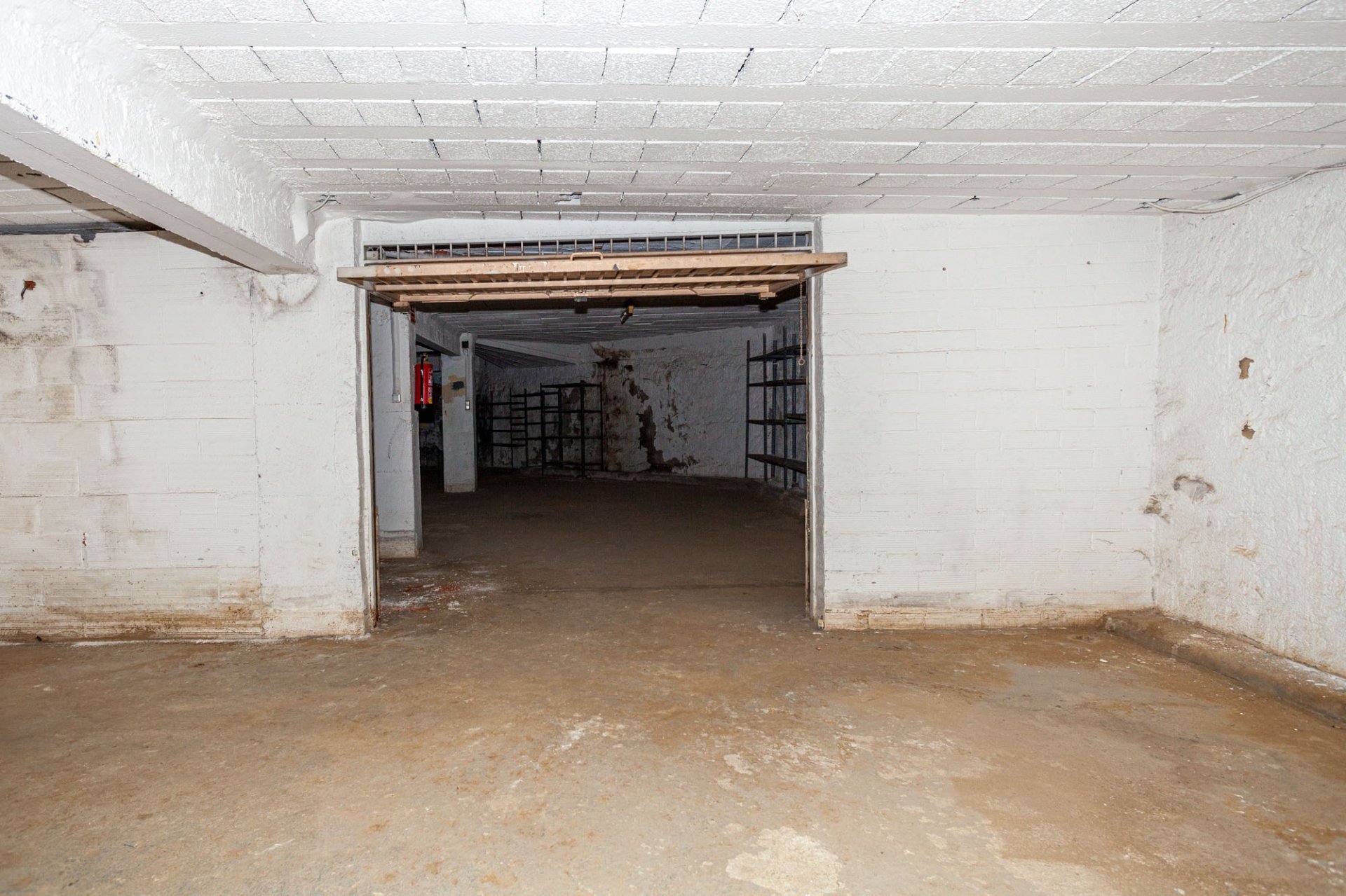 Garage à Pineda de Mar, Barcelona, Espagne 283 m2 No. 167248
