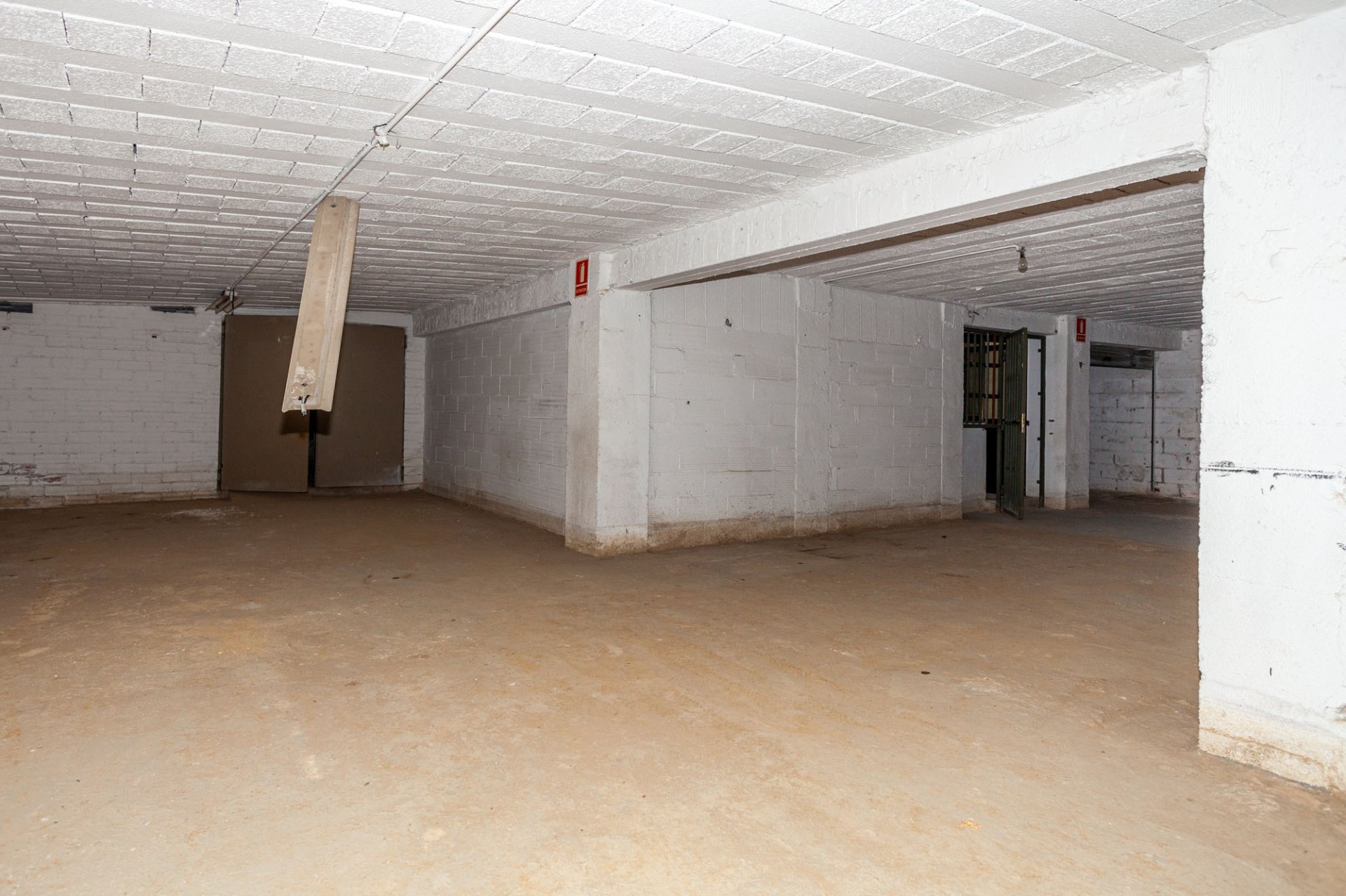 Garage à Pineda de Mar, Barcelona, Espagne 283 m2 No. 167248