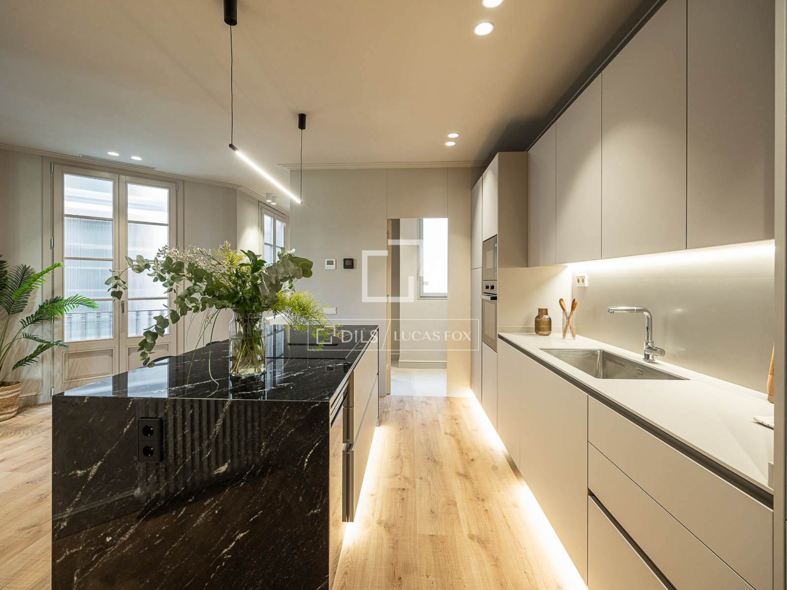 Apartment in Barcelona, Spain 4 bedrooms, 189 sq.m. No. 192528