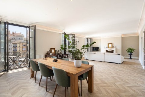 Apartment à Barcelona, Espagne 4 chambres, 250 m2 No. 192526