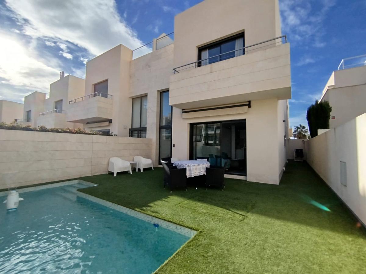 Villa in Alicante, Spain 3 bedrooms, 120 sq.m. No. 112847