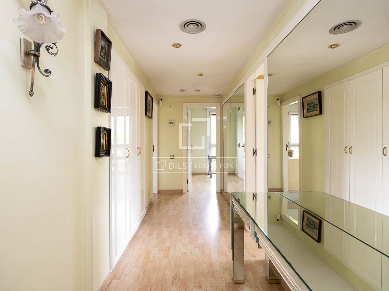 Apartment in Barcelona, Spain 4 bedrooms, 206 sq.m. No. 168916