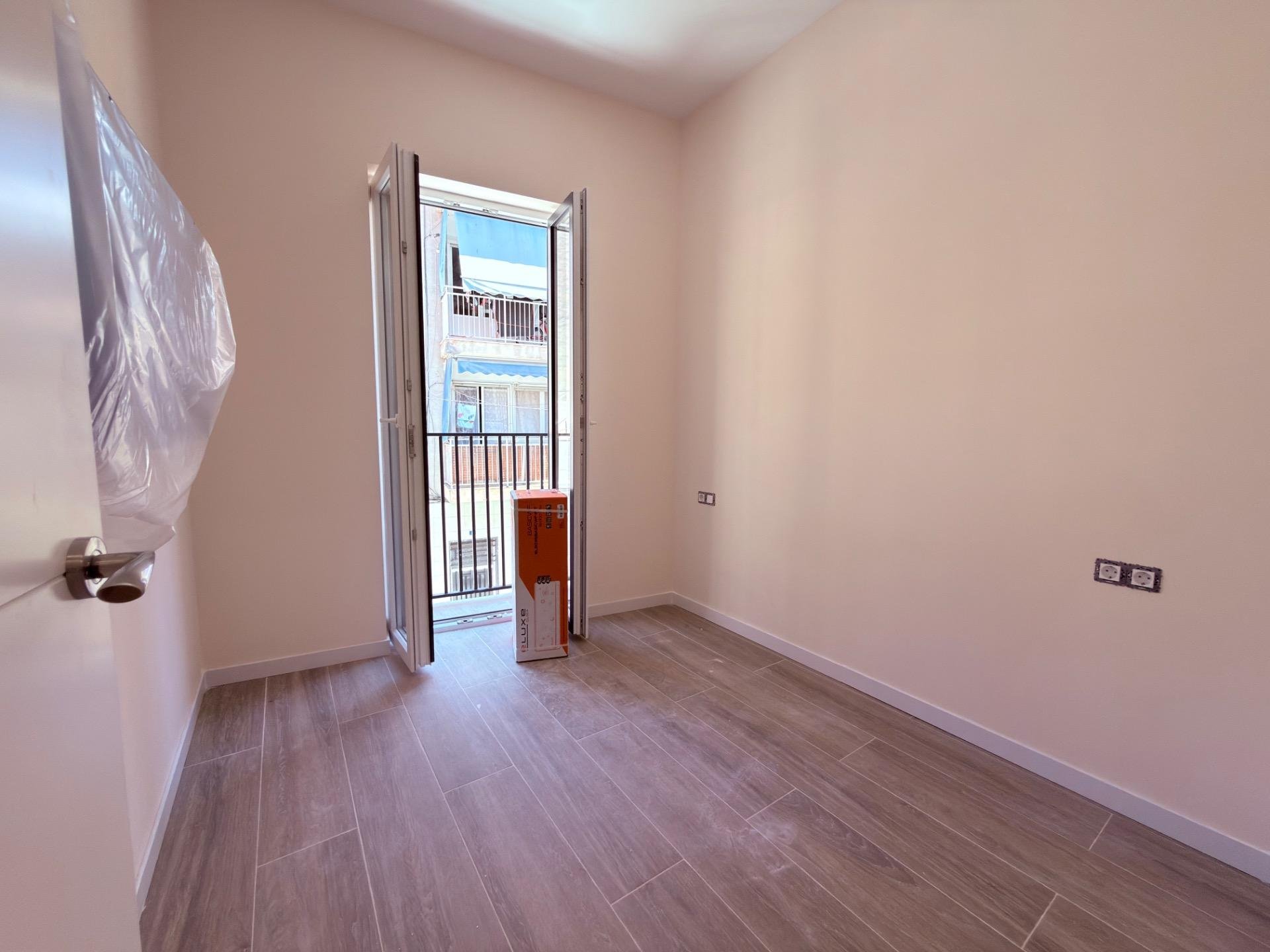 Kommersiell fastighet i Alicante, Spanien 10 sovrum, 310 kvm. Nr. 182512