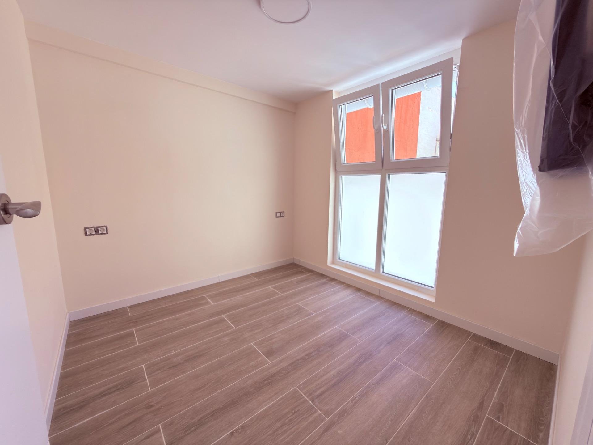 Kommersiell fastighet i Alicante, Spanien 10 sovrum, 310 kvm. Nr. 182512