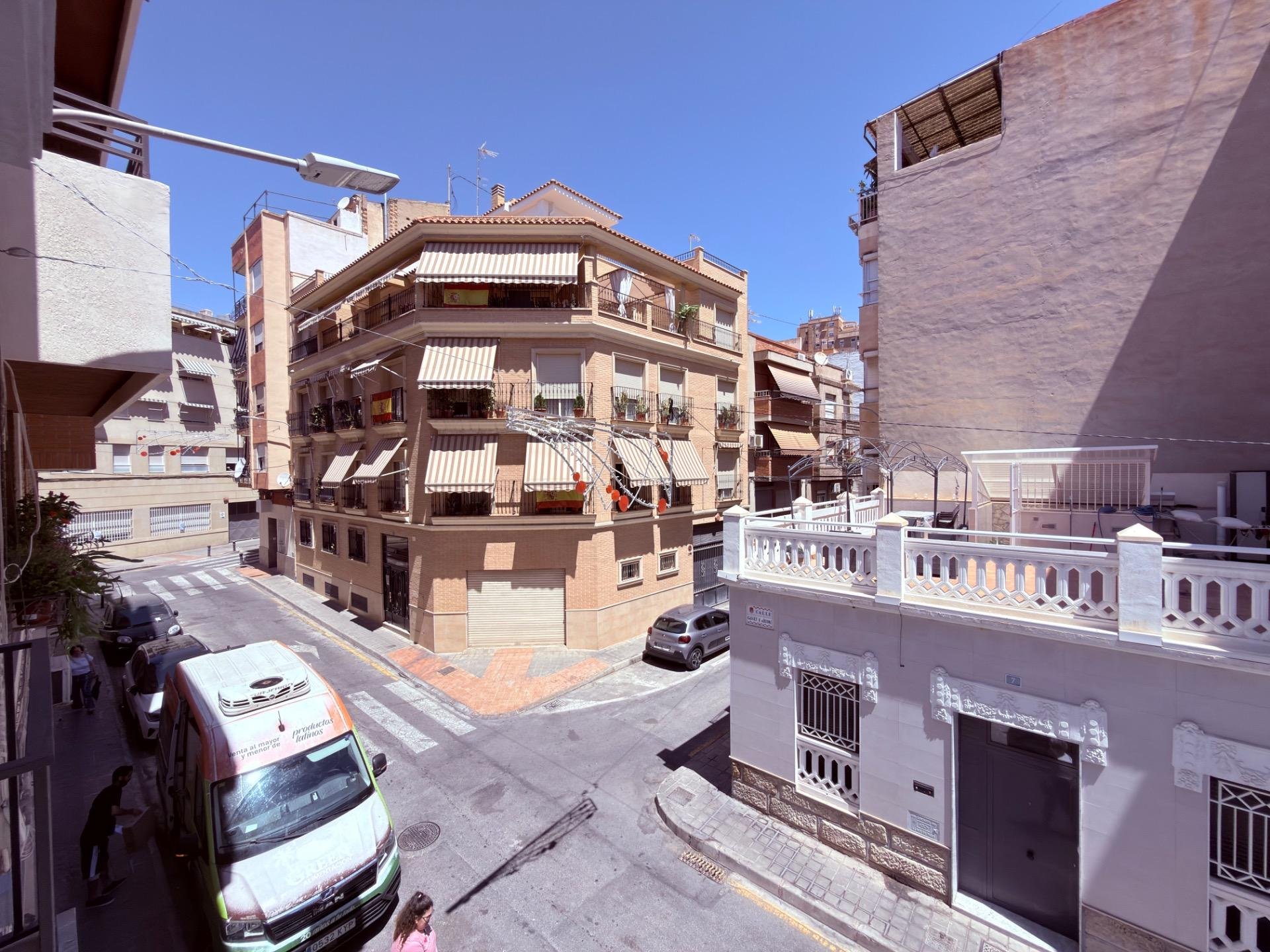 Kommersiell fastighet i Alicante, Spanien 10 sovrum, 310 kvm. Nr. 182512
