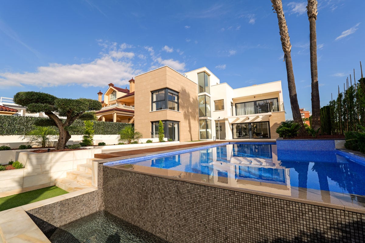 Villa en Torrevieja, Alicante, España 3 dormitorios, 430 m2 No. 166116
