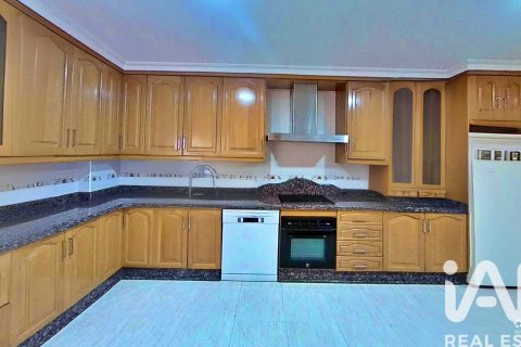 Apartment in Elche, Alicante, Spain 4 bedrooms, 129 sq.m. No. 184971