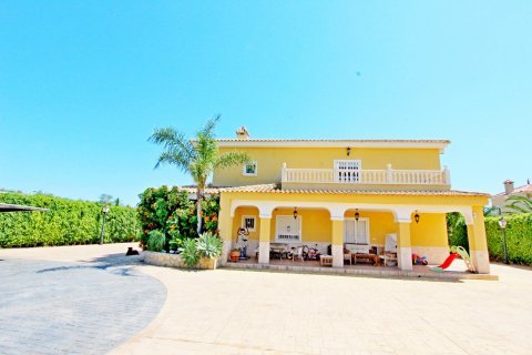 Villa in Alicante, Spain 5 bedrooms, 450 sq.m. No. 80208