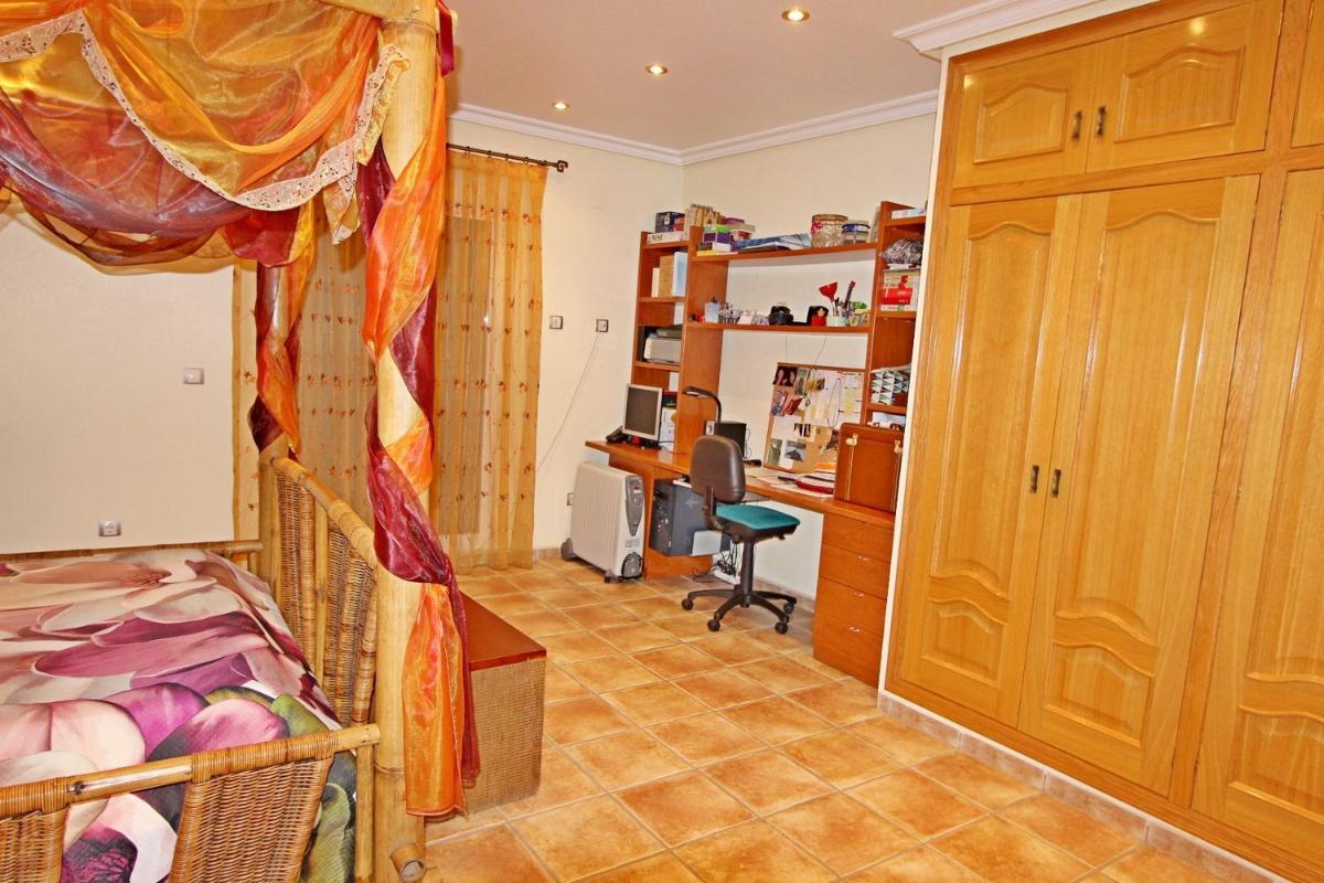 Huvila Alicante, Espanja 5 makuuhuonetta, 450 m2 No. 80208