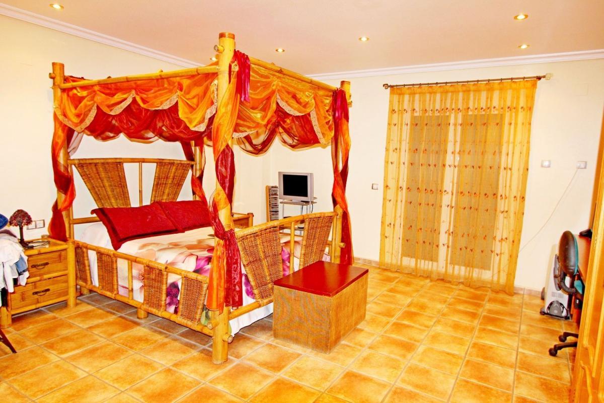 Huvila Alicante, Espanja 5 makuuhuonetta, 450 m2 No. 80208
