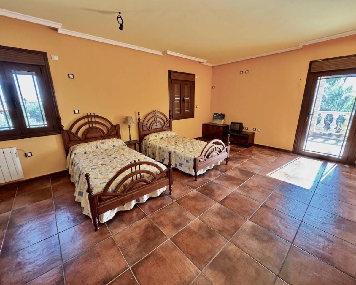 Finca in Los Montesinos, Alicante, Spain 4 bedrooms, 450 sq.m. No. 113004