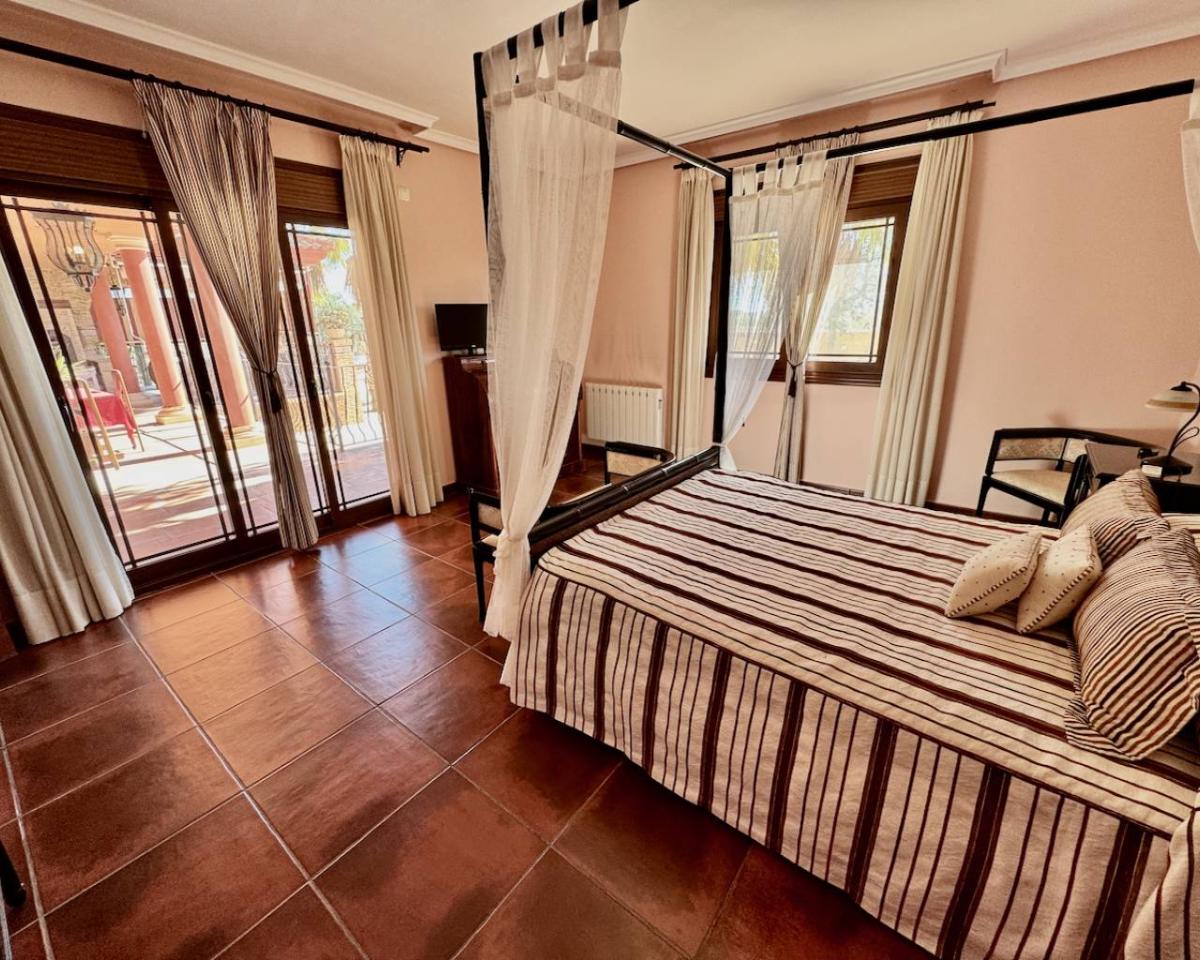 Finca in Los Montesinos, Alicante, Spain 4 bedrooms, 450 sq.m. No. 113004