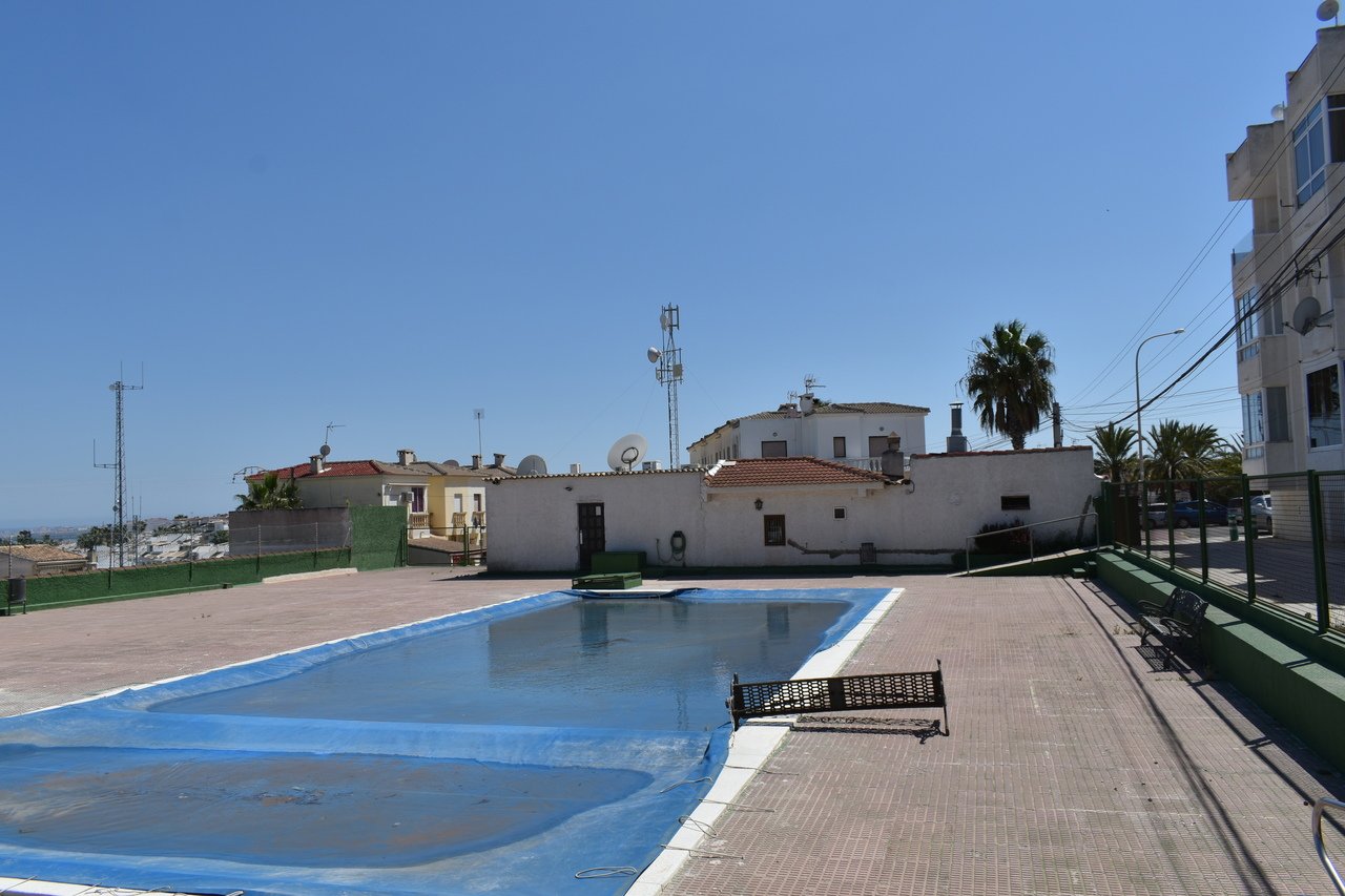Propiedad comercial en Ciudad Quesada, Alicante, España 240 m2 No. 147389