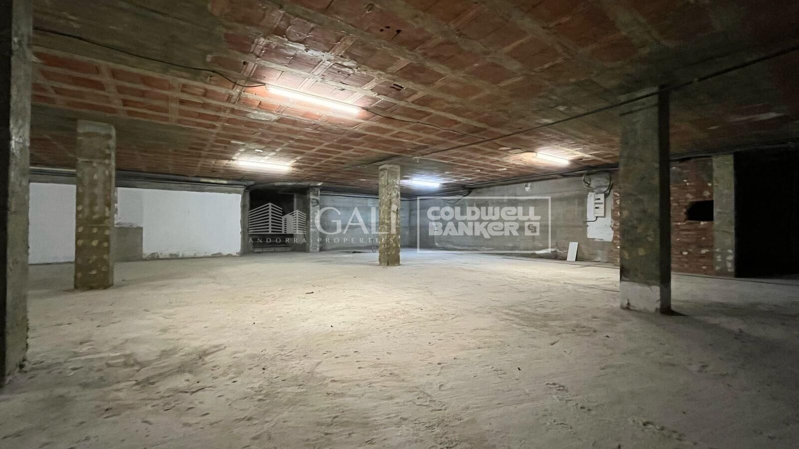 Propiedad comercial en Principado De Andorra (Ninguna Poblacion Tiene C.P.), Lérida, España 355 m2 No. 160496