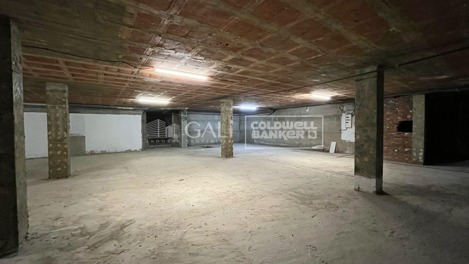 Propiedad comercial en Principado De Andorra (Ninguna Poblacion Tiene C.P.), Lérida, España 355 m2 No. 160496