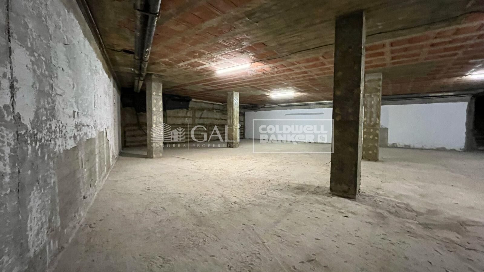 Propiedad comercial en Principado De Andorra (Ninguna Poblacion Tiene C.P.), Lérida, España 355 m2 No. 160496