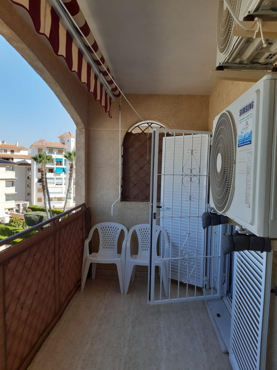 Appartamento a La Siesta, Alicante, Spagna 1 camera da letto, 50 mq. N° 179325