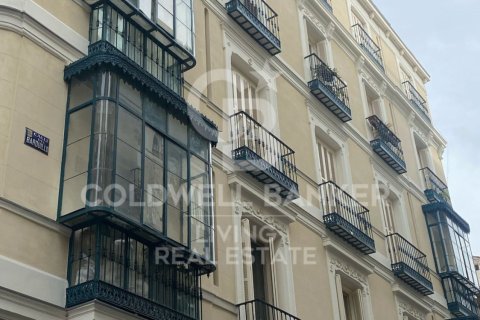 Talo Madrid, Espanja 4 makuuhuonetta,  No. 159247
