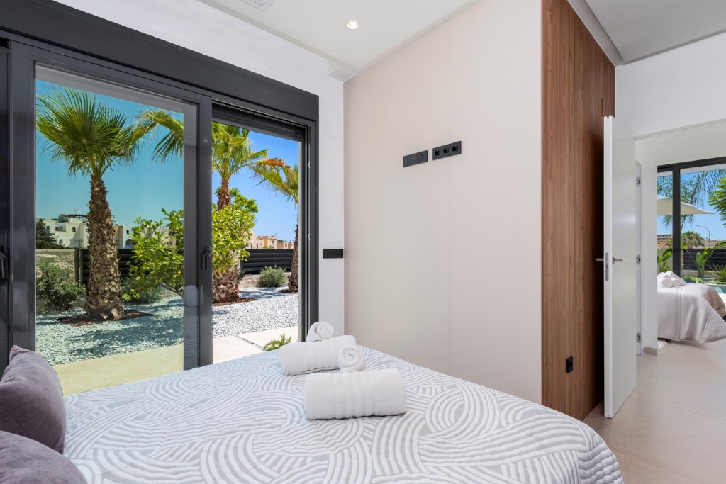 Villa in Alicante, Spanien 3 Schlafzimmer, 220 m2 Nr. 145400