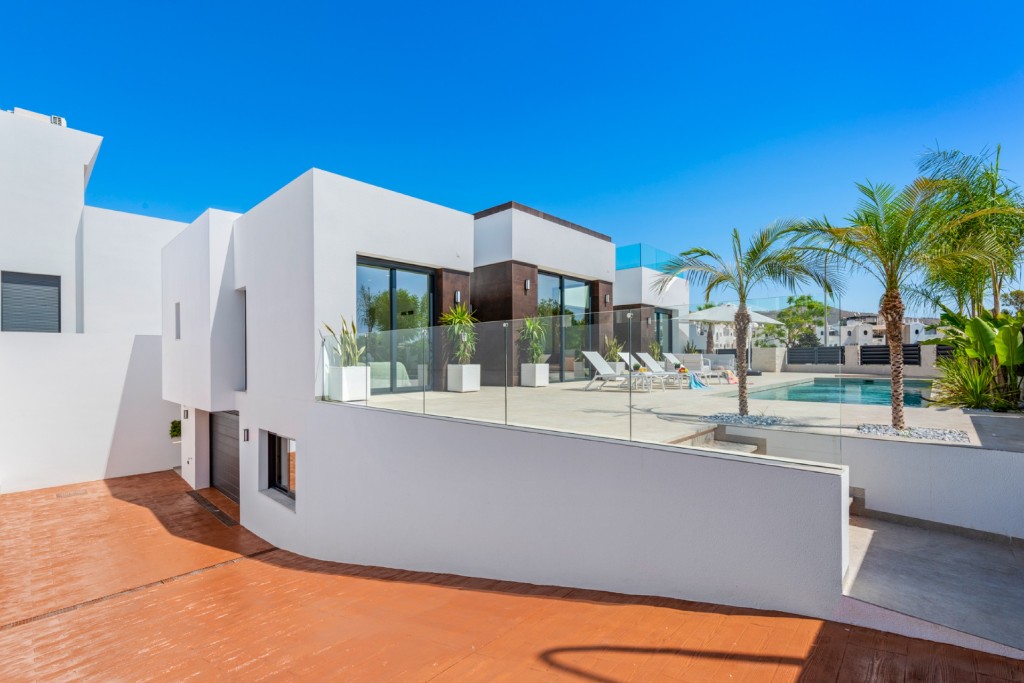 Villa in Alicante, Spanien 3 Schlafzimmer, 220 m2 Nr. 145400