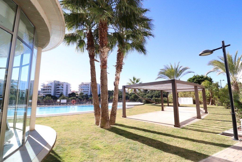 Apartment in Alicante, Spain 3 bedrooms, 105 sq.m. No. 190275