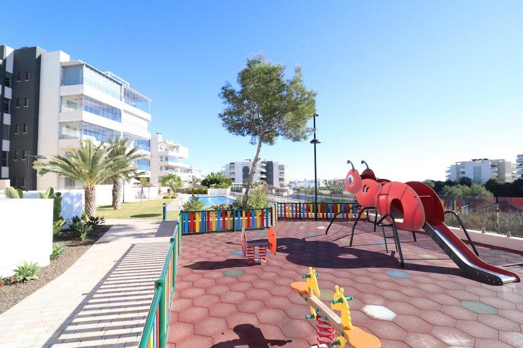 Apartment in Alicante, Spain 3 bedrooms, 105 sq.m. No. 190275