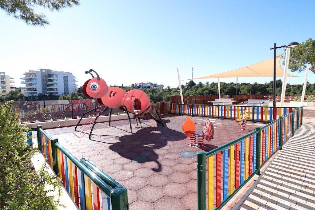 Apartment in Alicante, Spain 3 bedrooms, 105 sq.m. No. 190275