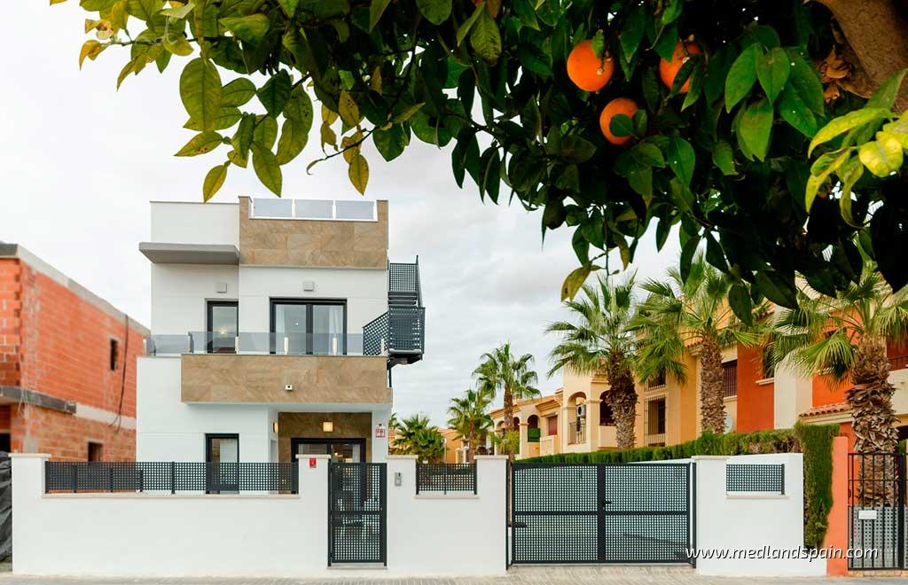 Villa in Torrevieja, Alicante, Spain 3 bedrooms, 105 sq.m. No. 105245