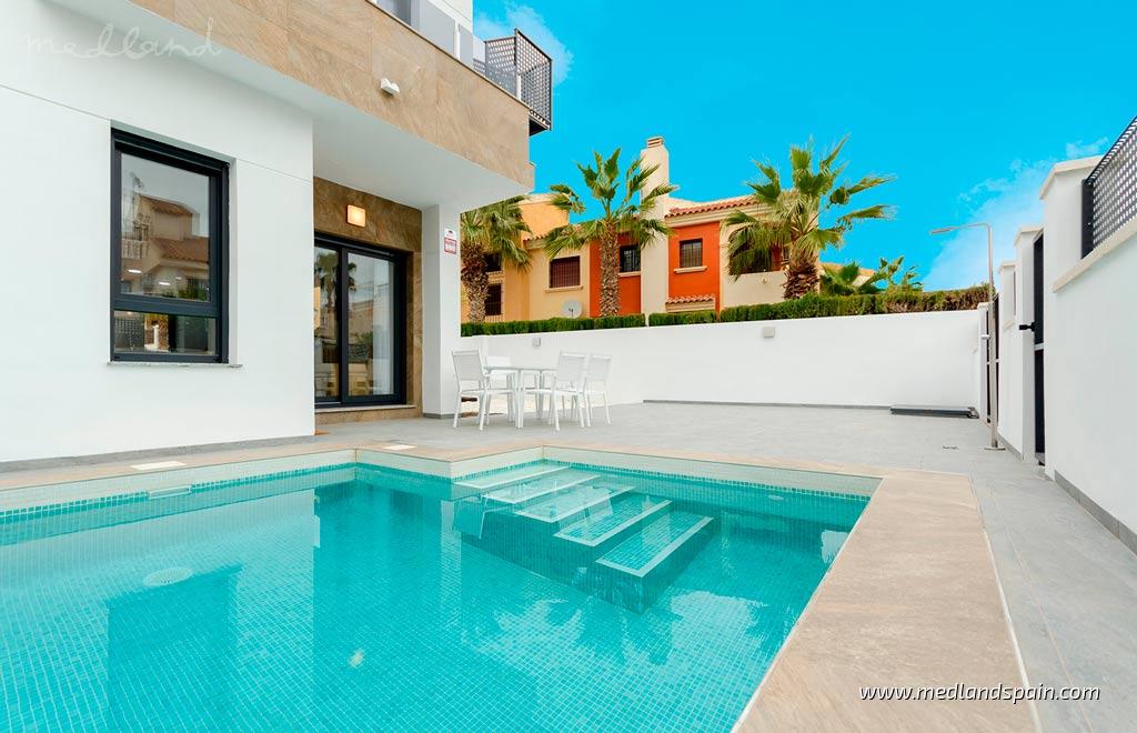 Villa in Torrevieja, Alicante, Spain 3 bedrooms, 105 sq.m. No. 105245