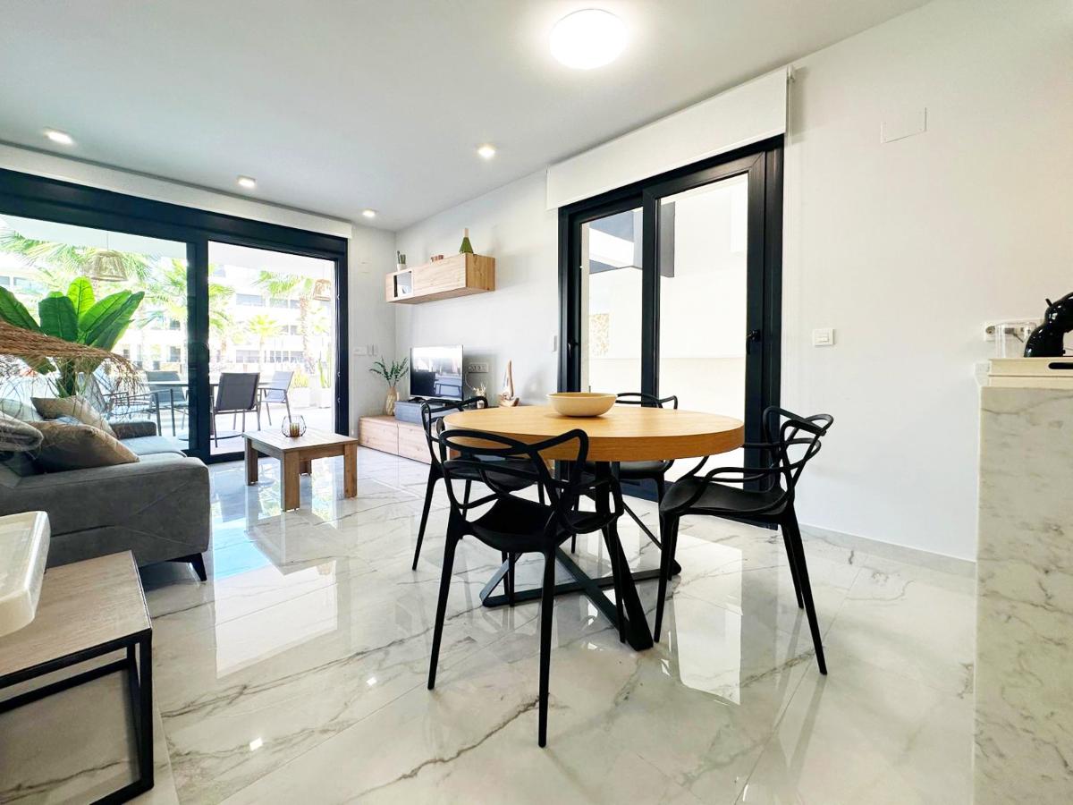 Apartment in Torrevieja, Alicante, Spain 2 bedrooms, 86 sq.m. No. 149180