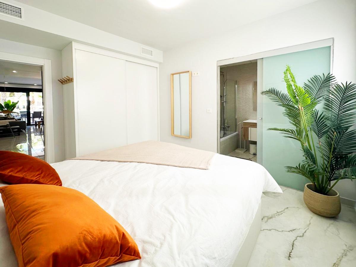 Apartment in Torrevieja, Alicante, Spain 2 bedrooms, 86 sq.m. No. 149180